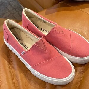 TOMS Women's Coral Canvas Slip-On Sneakers